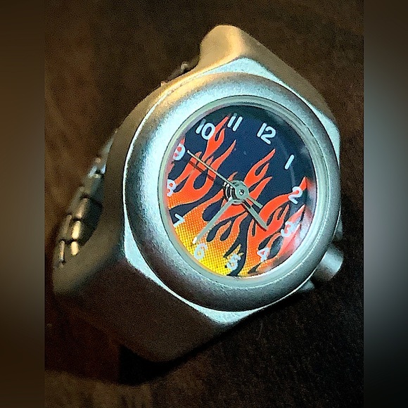 ⭐️SALE⭐️ TRUE VINTAGE 1997 Hellfire Finger Watch 🔥 Extremely RARE & Collectible - Picture 2 of 5